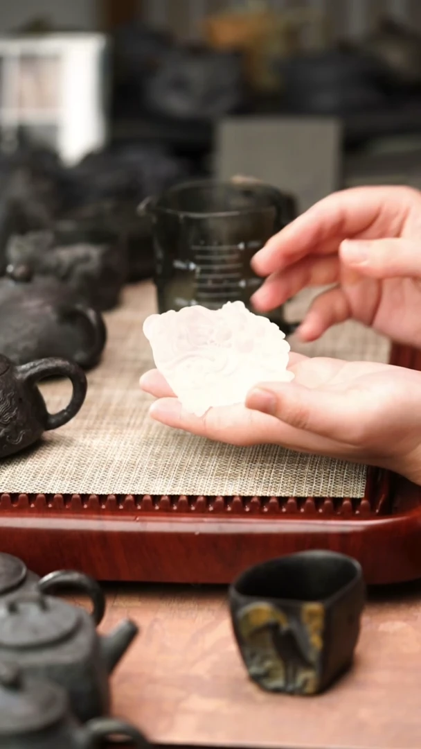 归玉堂重工雕刻水晶金蟾