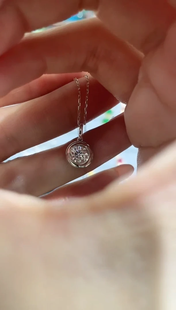 18K金镶嵌项链钻石···