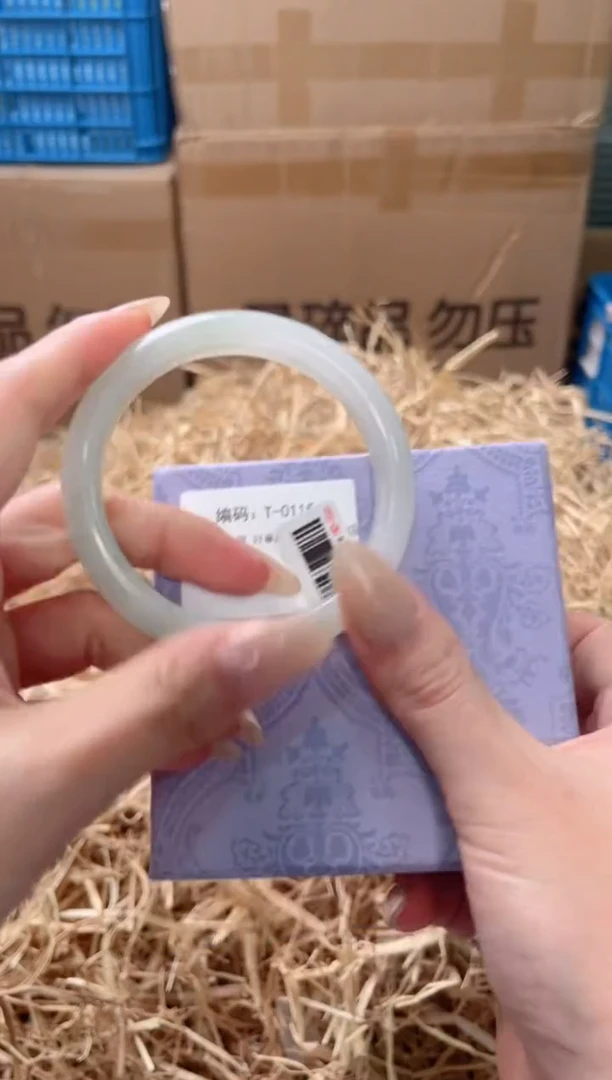 未镶嵌手镯石英质玉t-0115