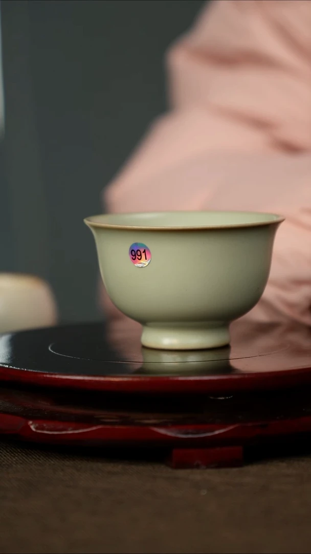 全品 粉青 压手杯 带底款
