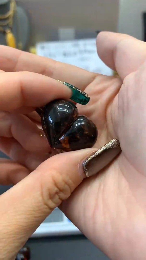 未镶嵌琥珀裸石223