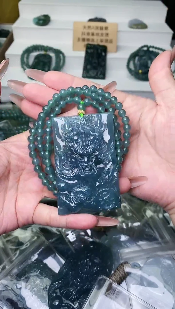 颈饰未镶嵌翡翠