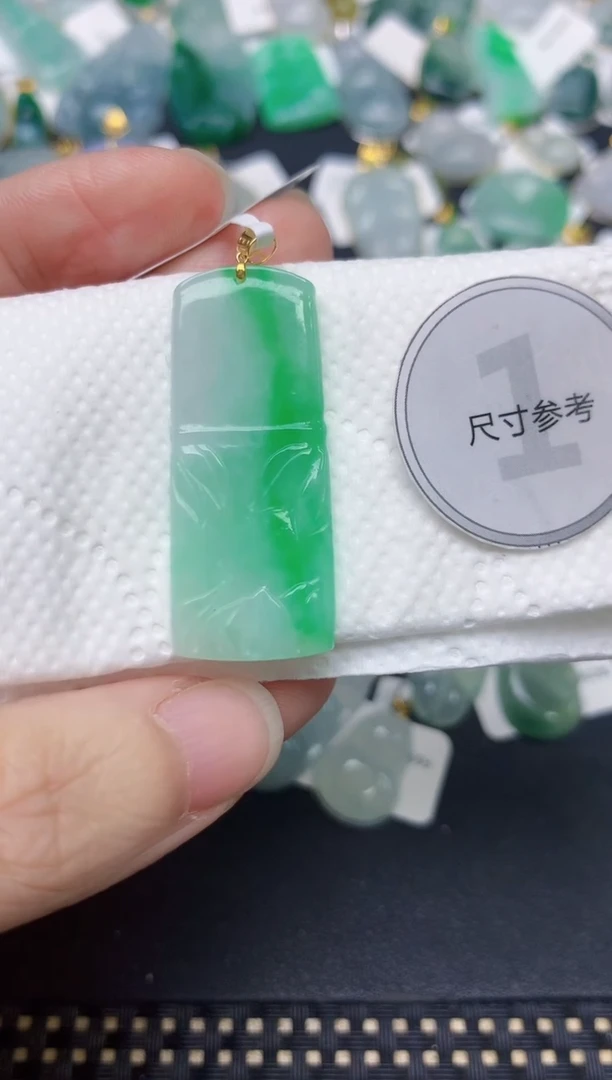 颈饰18K金镶嵌翡翠天然缅甸A货翡翠