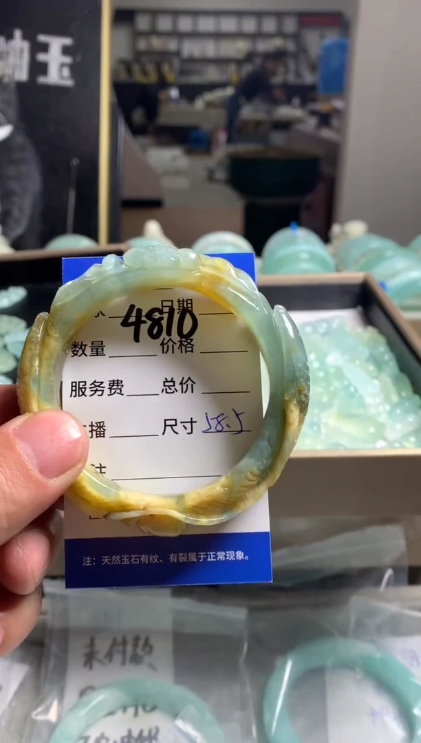 【闪购商品】蛇纹石玉手镯未镶嵌4810