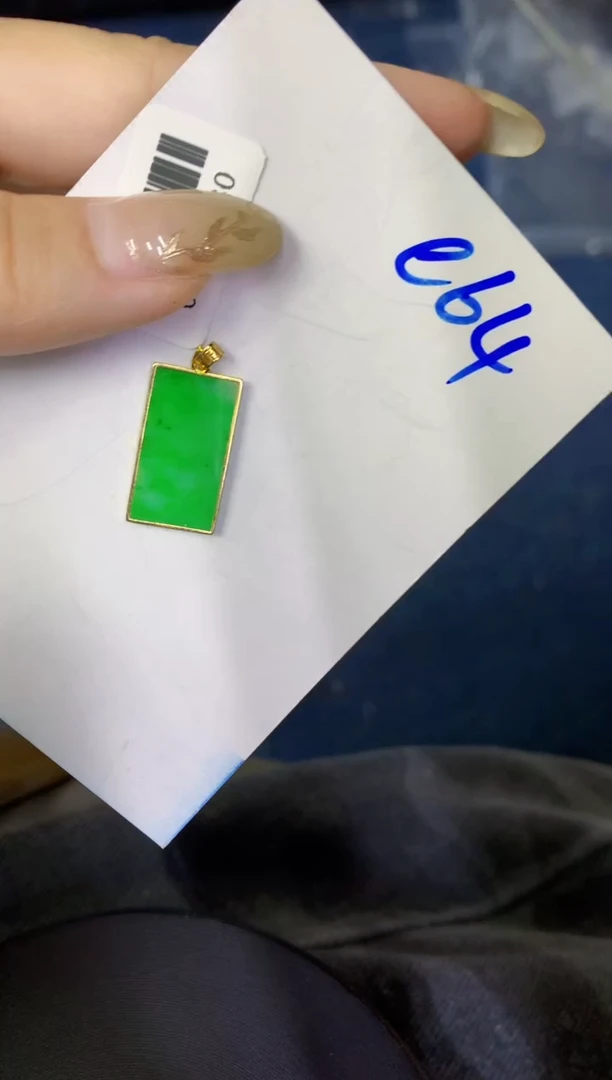 翡翠18K金镶嵌颈饰缅甸天然翡翠A货