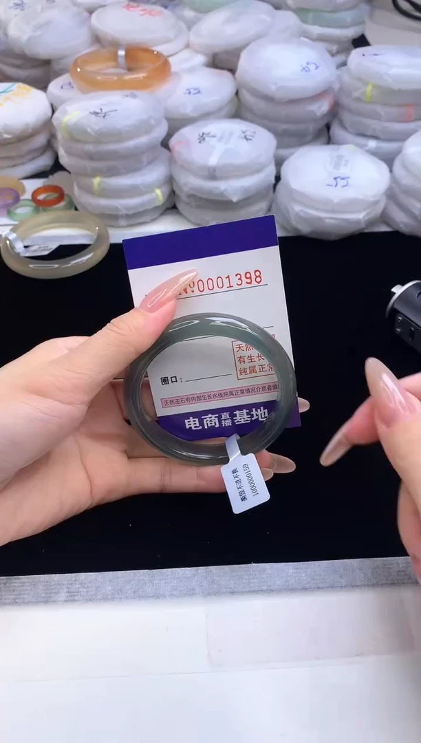 【闪购商品】玛瑙/玉髓手镯未镶嵌1399圈口56