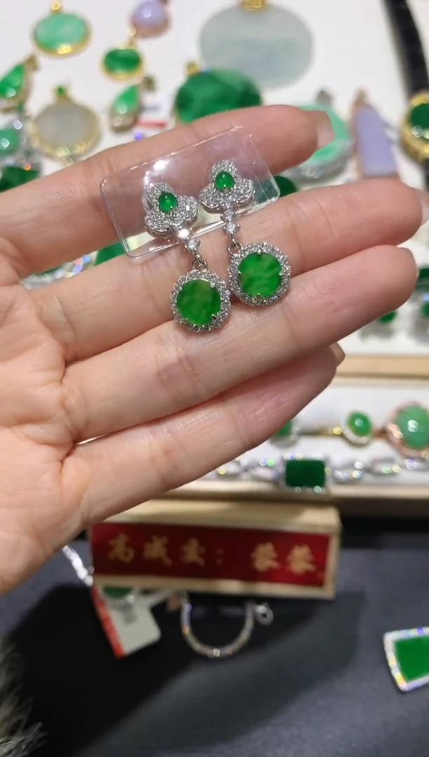 【闪购商品】翡翠吊坠(不含链)银S925镶嵌18多人多样性随机发货1件