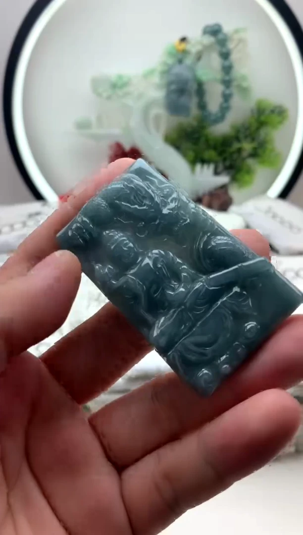 翡翠未镶嵌颈饰观音
