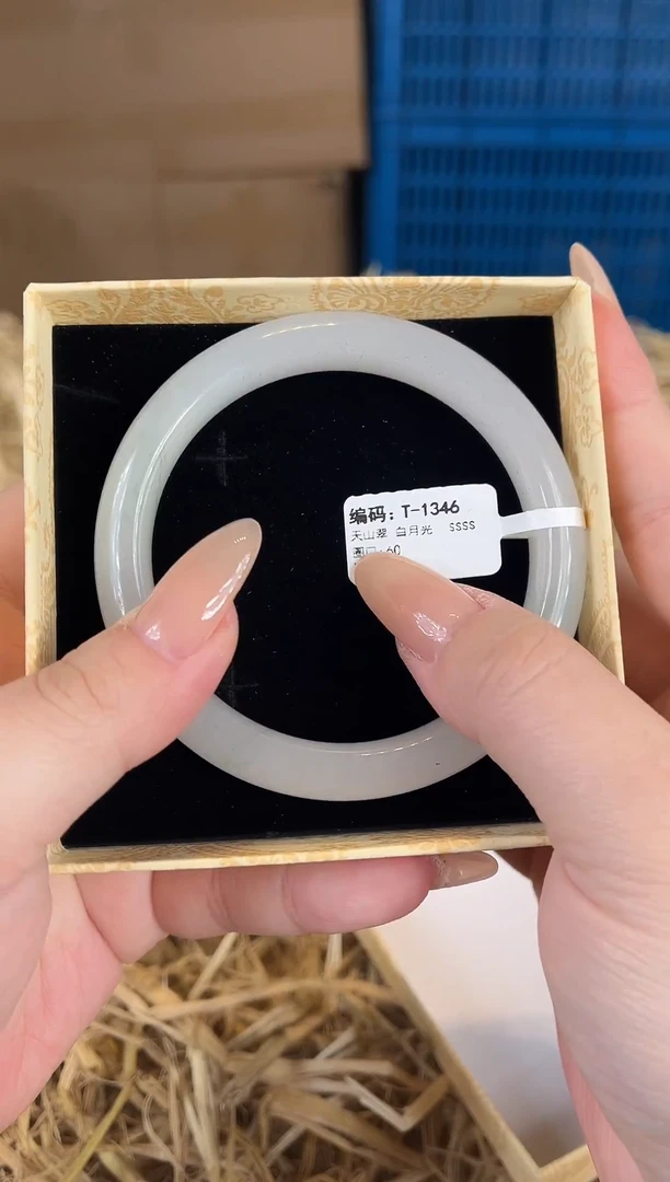 未镶嵌手镯石英质玉T1346