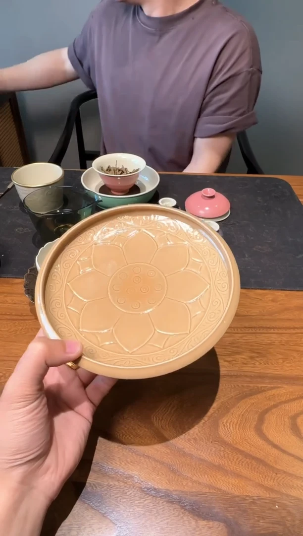 致鸣窑 越窑莲纹盘