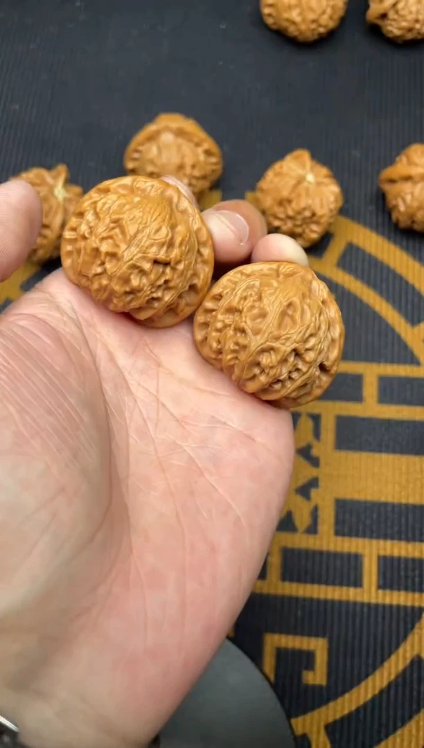 文玩核桃吊坠宫灯保38