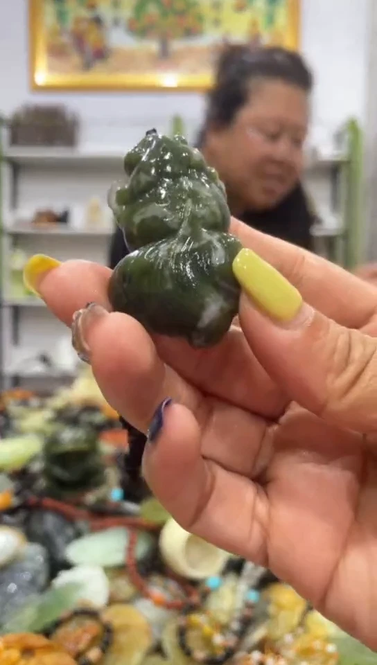 未镶嵌岫玉吊坠