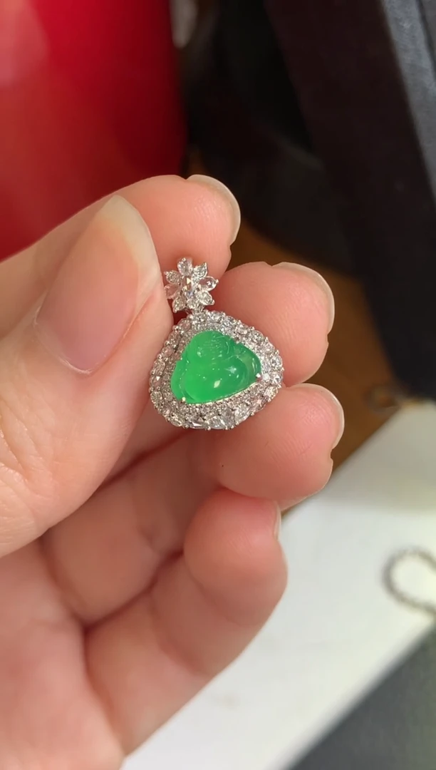 【闪购商品】翡翠颈饰18K金镶嵌绿佛