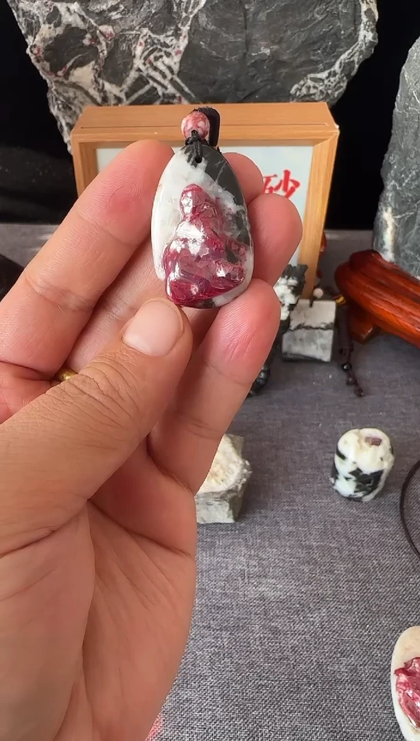 天然辰砂天然朱砂晶体原石吊坠挂件