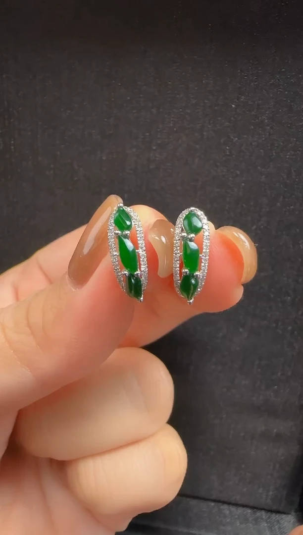 18K金镶嵌翡翠耳饰058随形一对