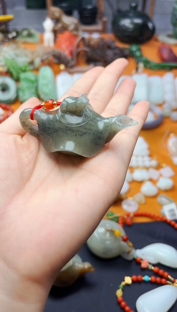 和田玉未镶嵌把件把把壶