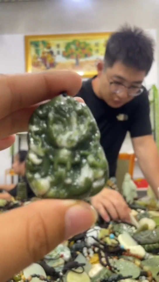 未镶嵌岫玉吊坠