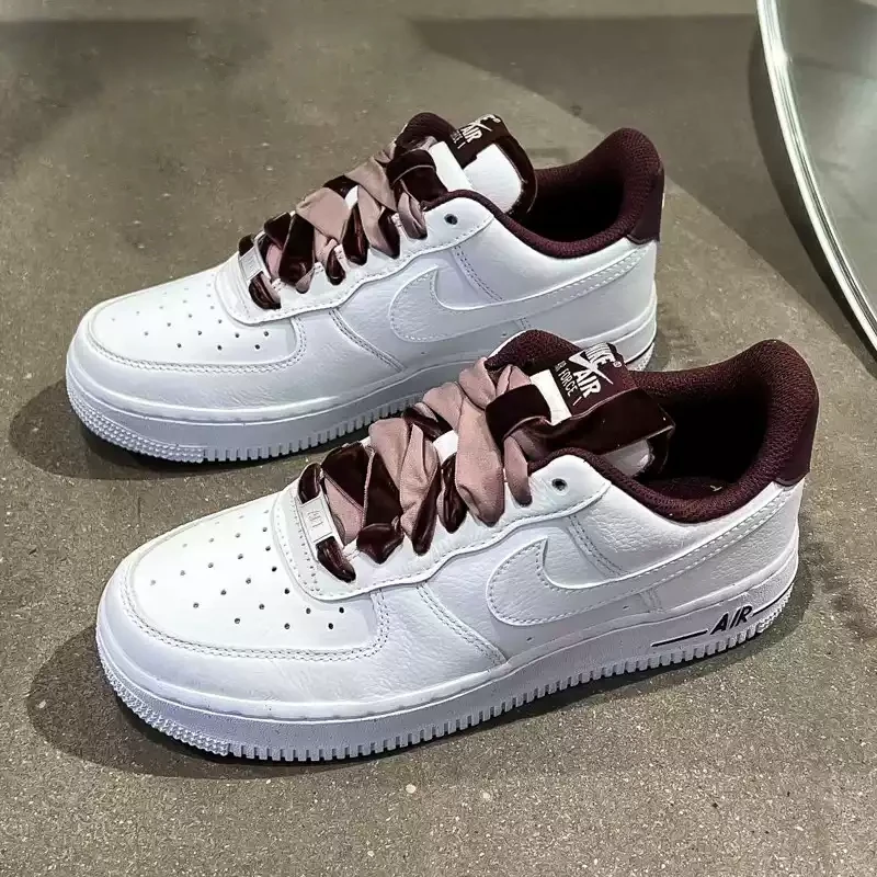 NIKE/耐克女子冬季新品AF1低帮潮流板鞋百搭休闲鞋HV4403600
