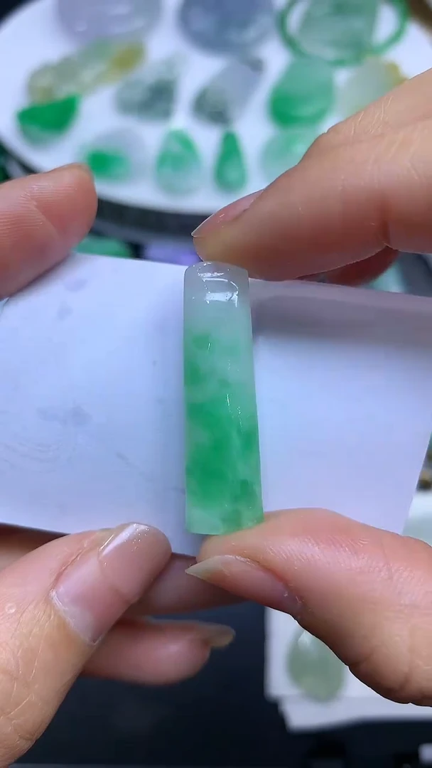 【闪购商品】定制翡翠未镶嵌翡翠