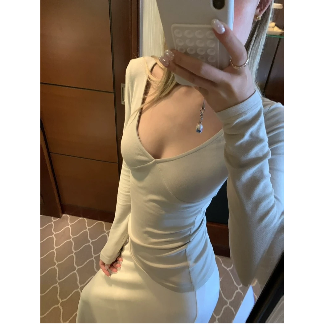 特调奶昔 白色v领t恤女2025秋冬新款长袖修身内搭打底上衣#Y640