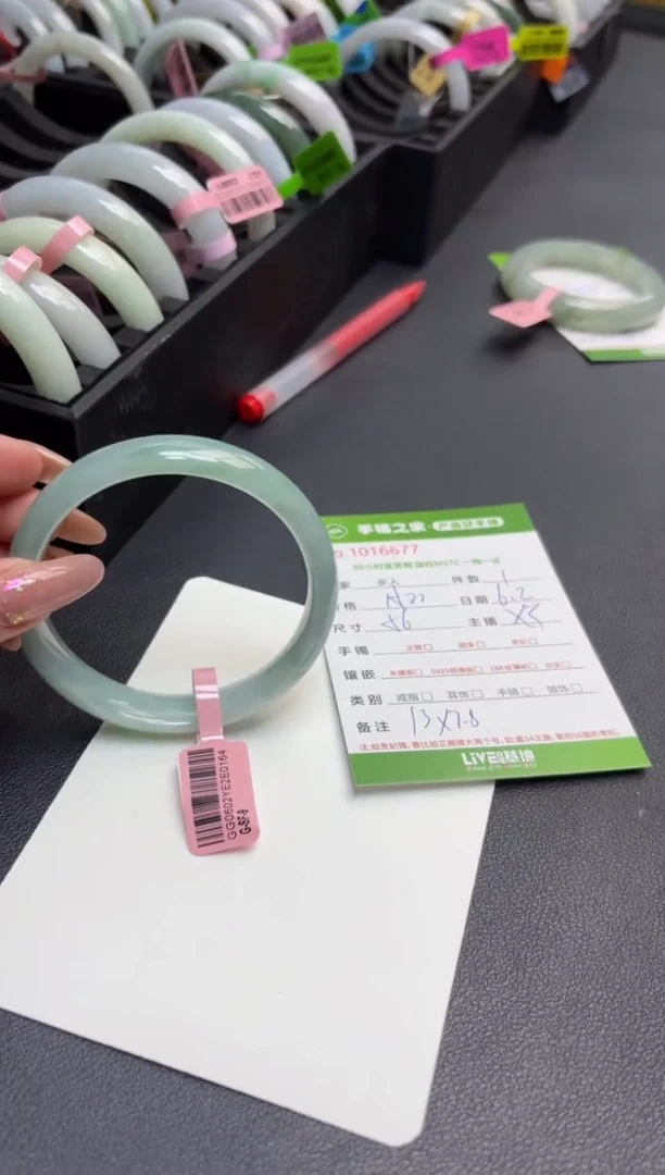 翡翠手镯未镶嵌多人