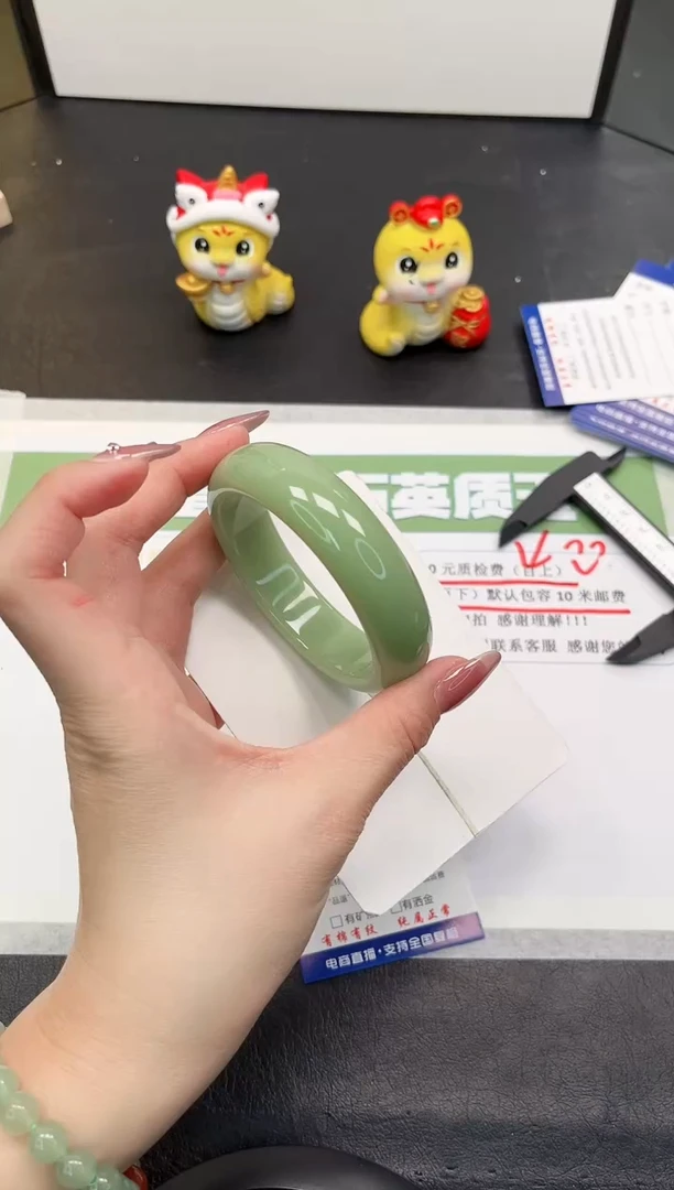 【闪购商品】石英质玉手镯未镶嵌215-57.8