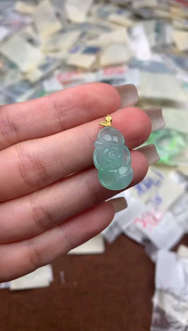 18K金镶嵌挂件翡翠一