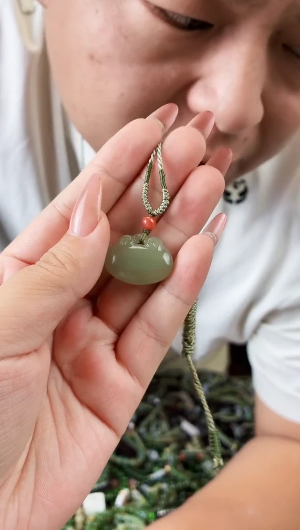 和田玉未镶嵌颈饰拍一发一