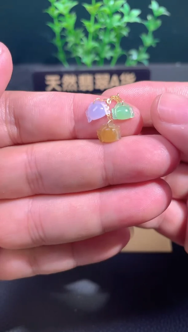 颈饰18K金镶嵌翡翠翡翠