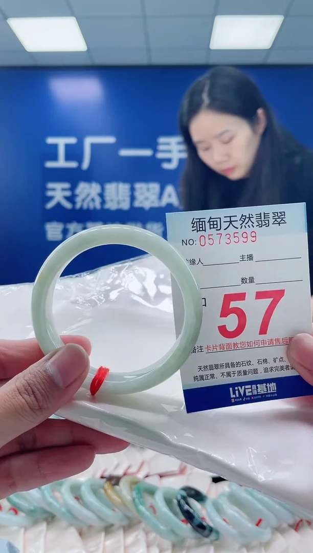 未镶嵌手镯翡翠天然翡翠手镯