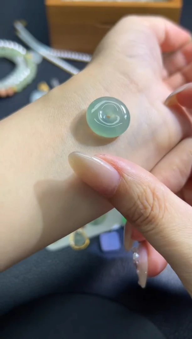 翡翠未镶嵌颈饰收到货品48小时鉴赏期（超时不退不换）