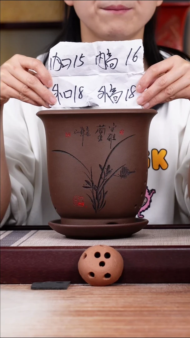 紫砂花盆紫泥刻绘小金钟一只带托盘