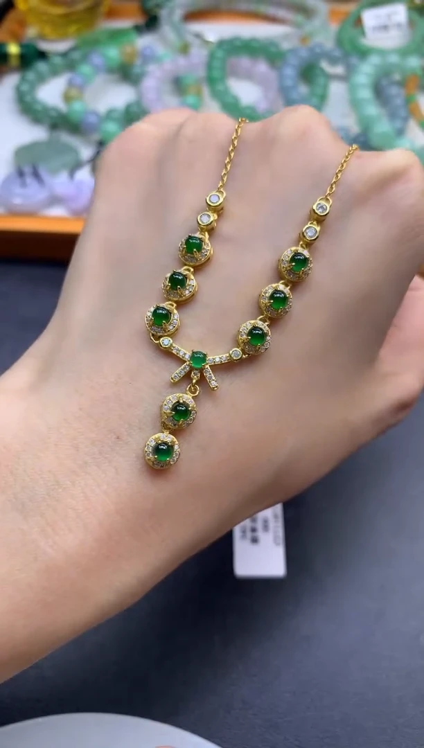 翡翠挂件未镶嵌翡翠