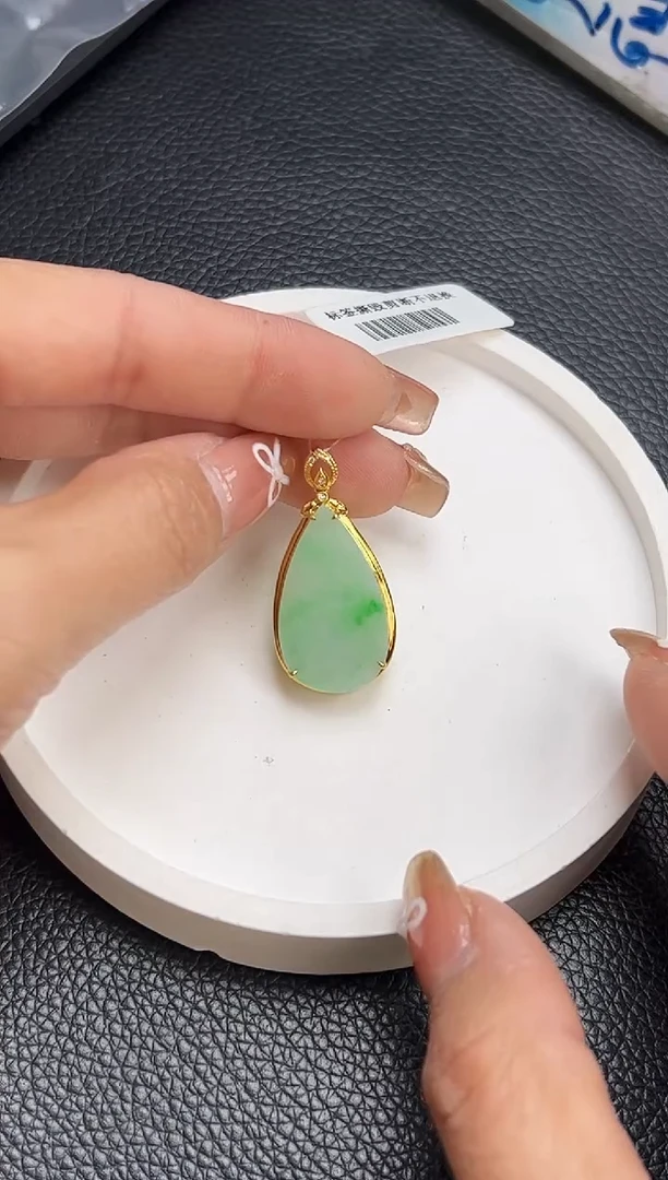 【闪购商品】翡翠颈饰18K金镶嵌YM1084-2 水滴无事牌