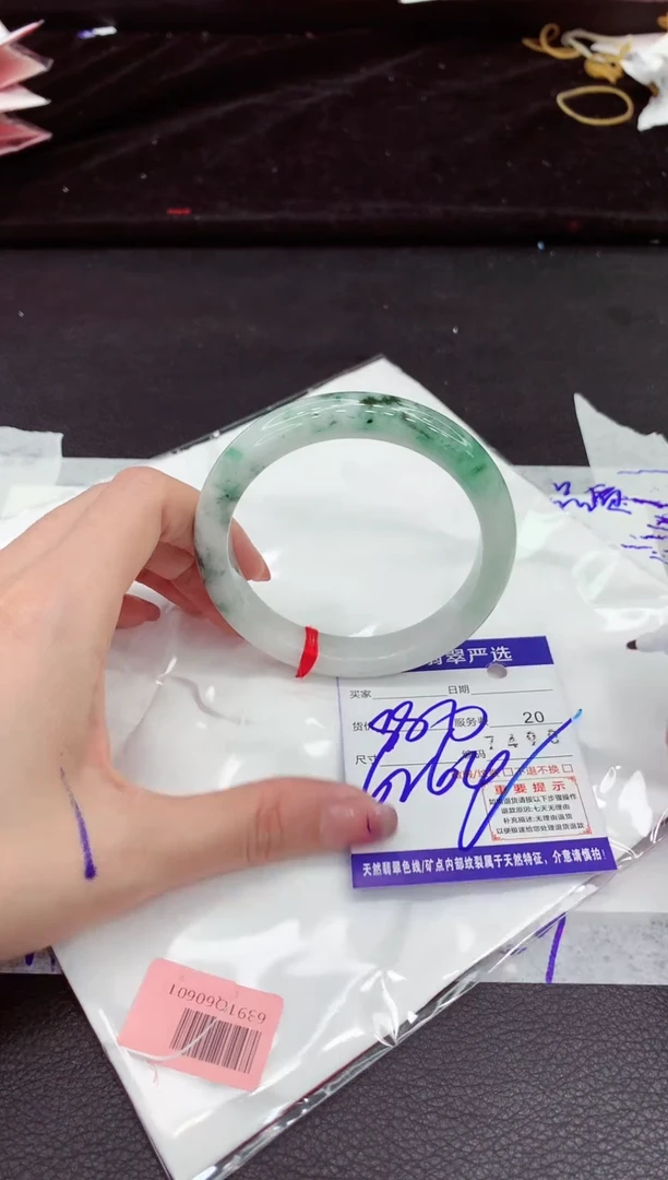 翡翠手镯未镶嵌1111111111111111