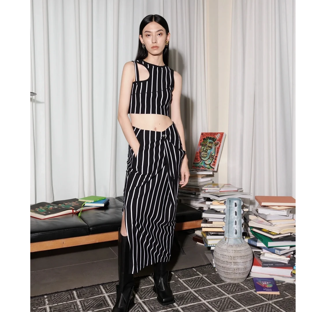 以类设计师品牌CHIC GALAXY黑白条纹镂空背心无袖吊带辣妹32090