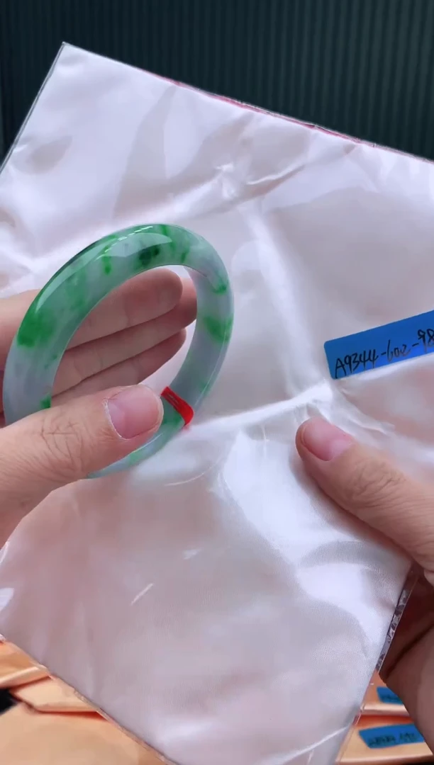 未镶嵌手镯翡翠59+