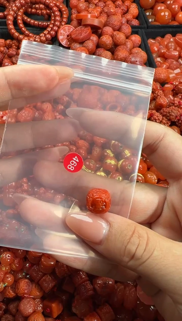 南红玛瑙未镶嵌颈饰1