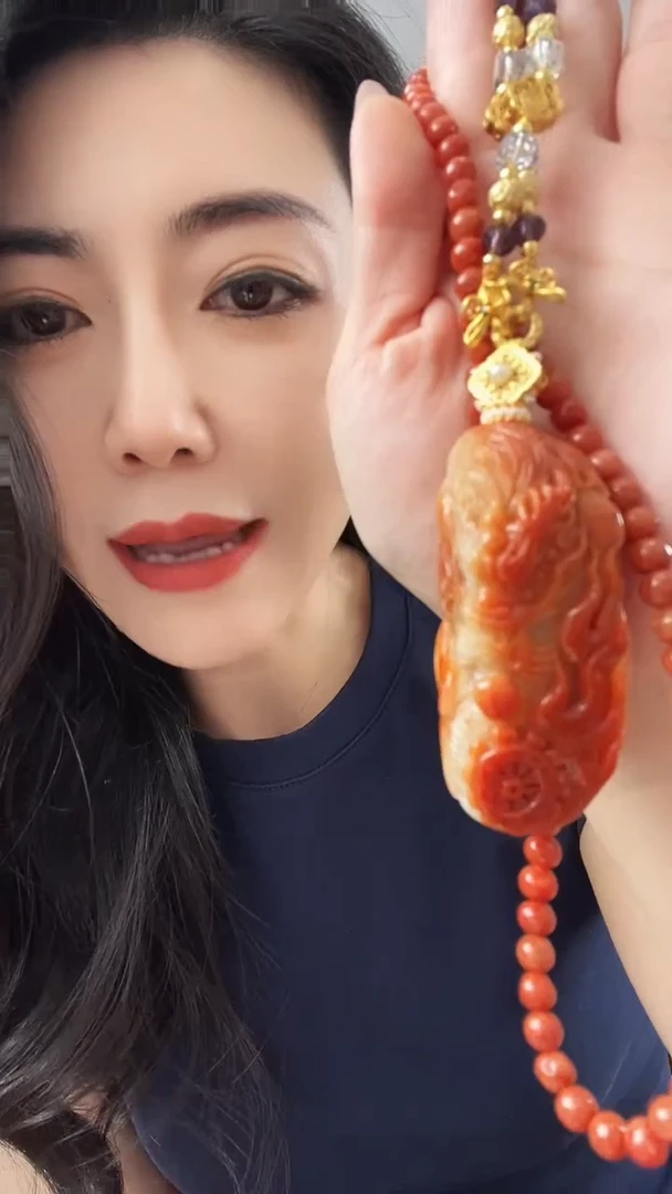 翡翠未镶嵌颈饰龙