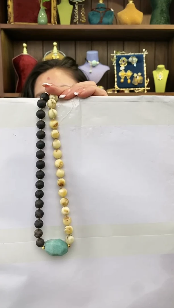 未镶嵌颈饰琥珀多样性发一