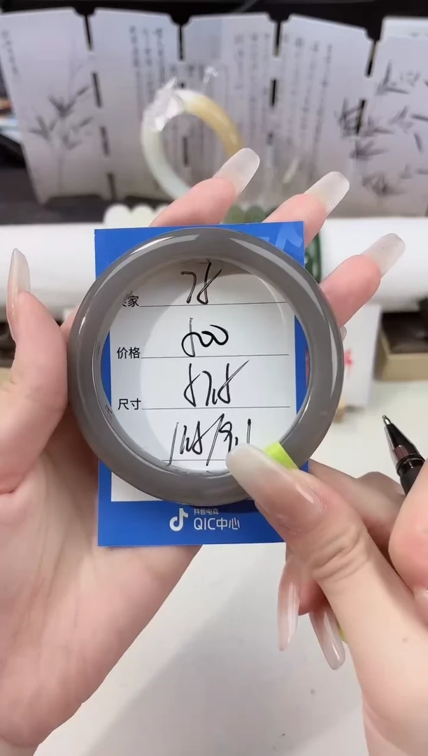 未镶嵌手镯和田玉75烟紫