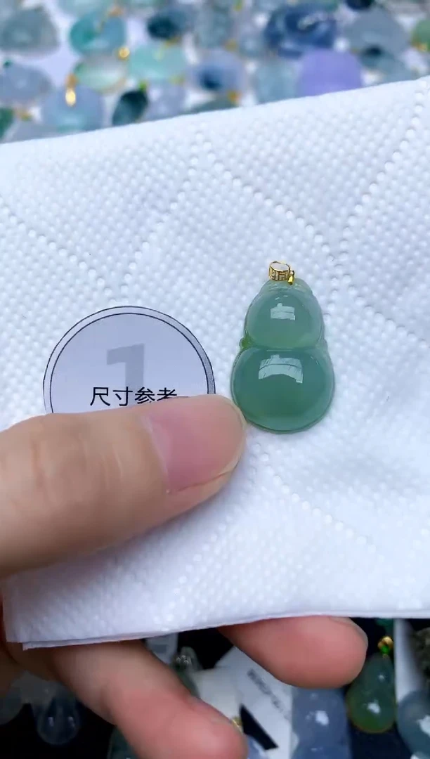 颈饰18K金镶嵌翡翠天然A货翡翠