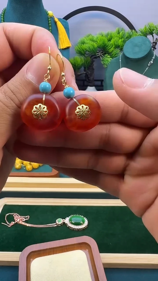 14K金镶嵌蜜蜡耳饰E137