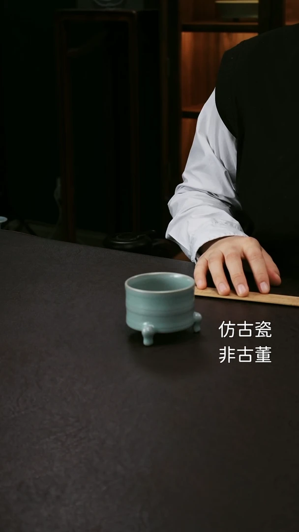 其他小号三足玄纹樽71