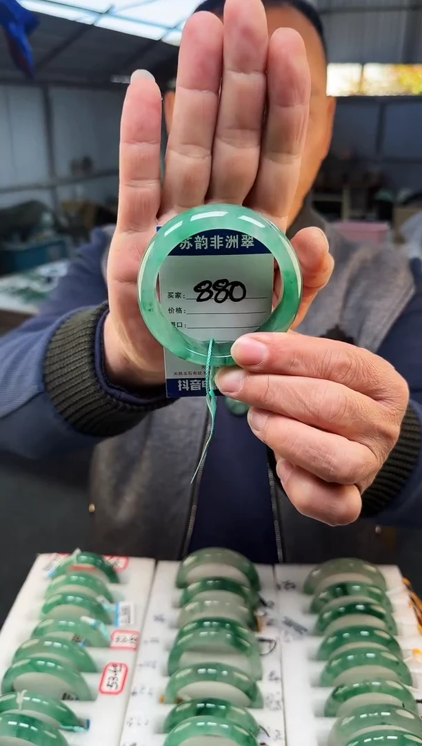 未镶嵌手镯石英质玉（非洲翠）58+