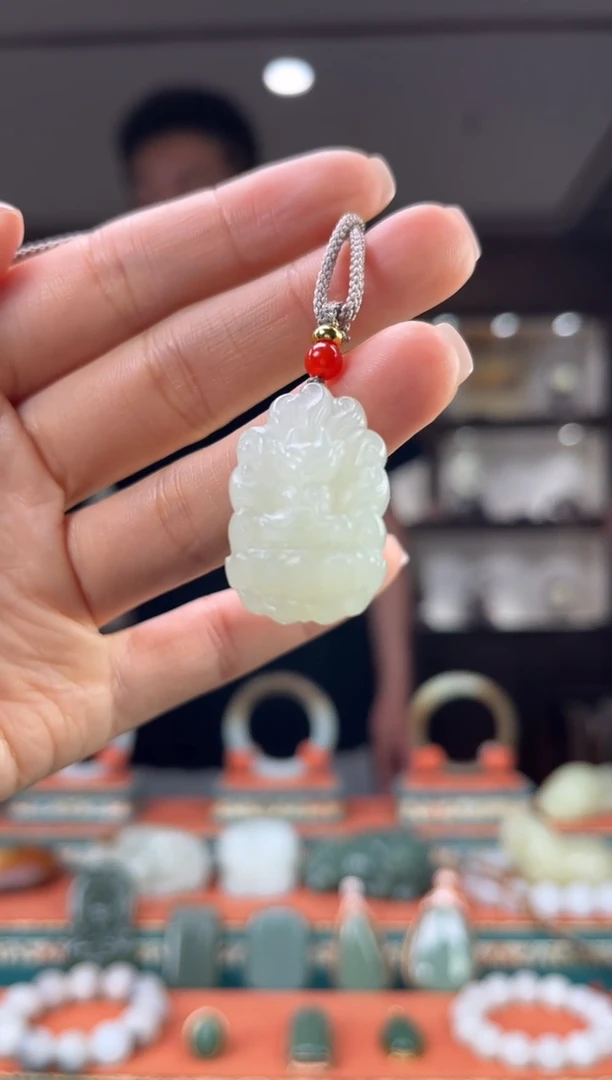 和田玉未镶嵌颈饰1