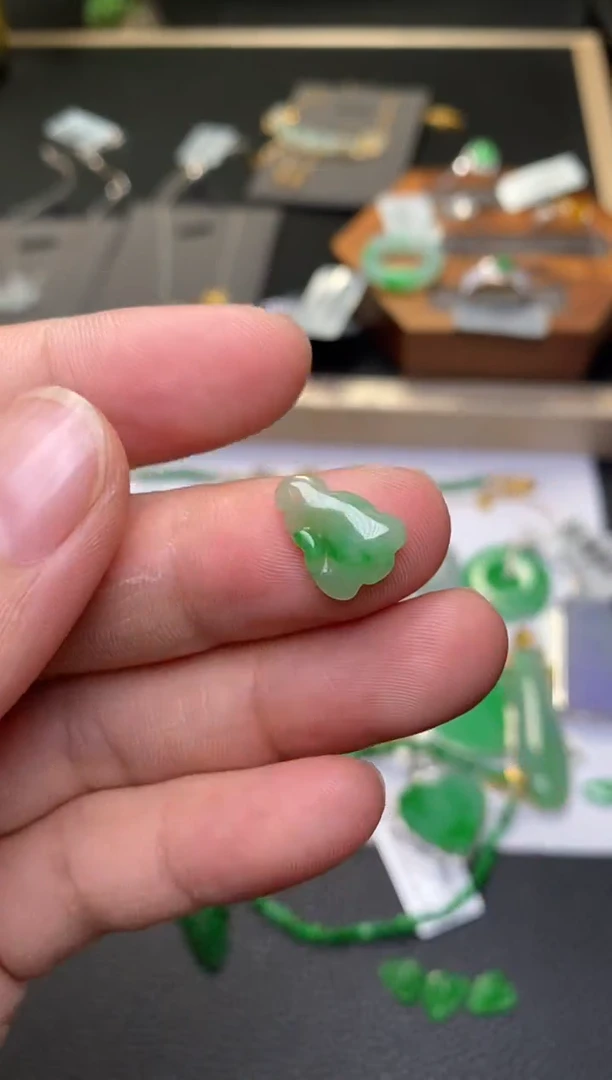 颈饰未镶嵌翡翠净货38543