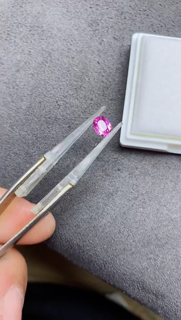 裸石彩色蓝宝石热粉1.2ct
