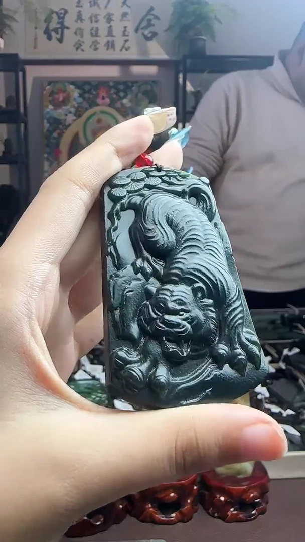 颈饰未镶嵌和田玉虎多样性发其一