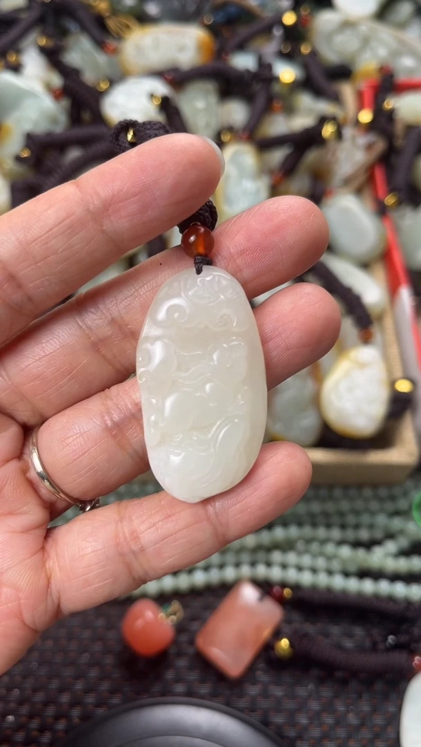 【闪购商品】和田玉颈饰未镶嵌多样性发货没有证书拍一发一有瑕